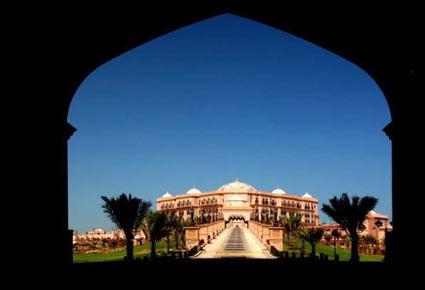 لماذا فندق قصر الإمارات هو خيارك الأمثل؟ 